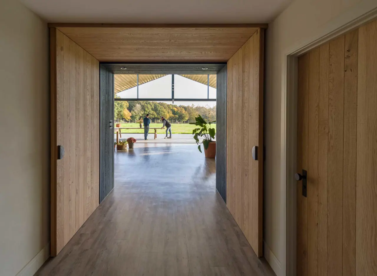 1.IH.570.Hailsham Low Res