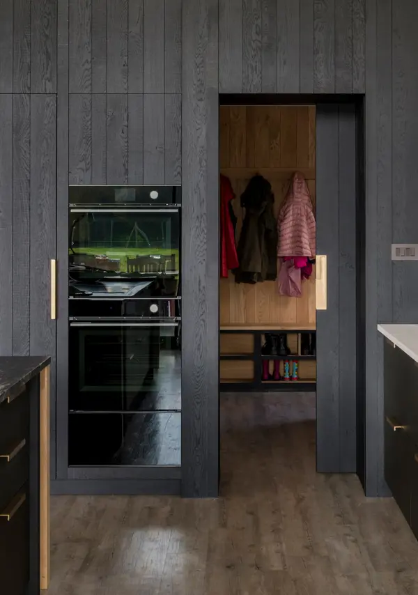 8.IH.570 East Sussex