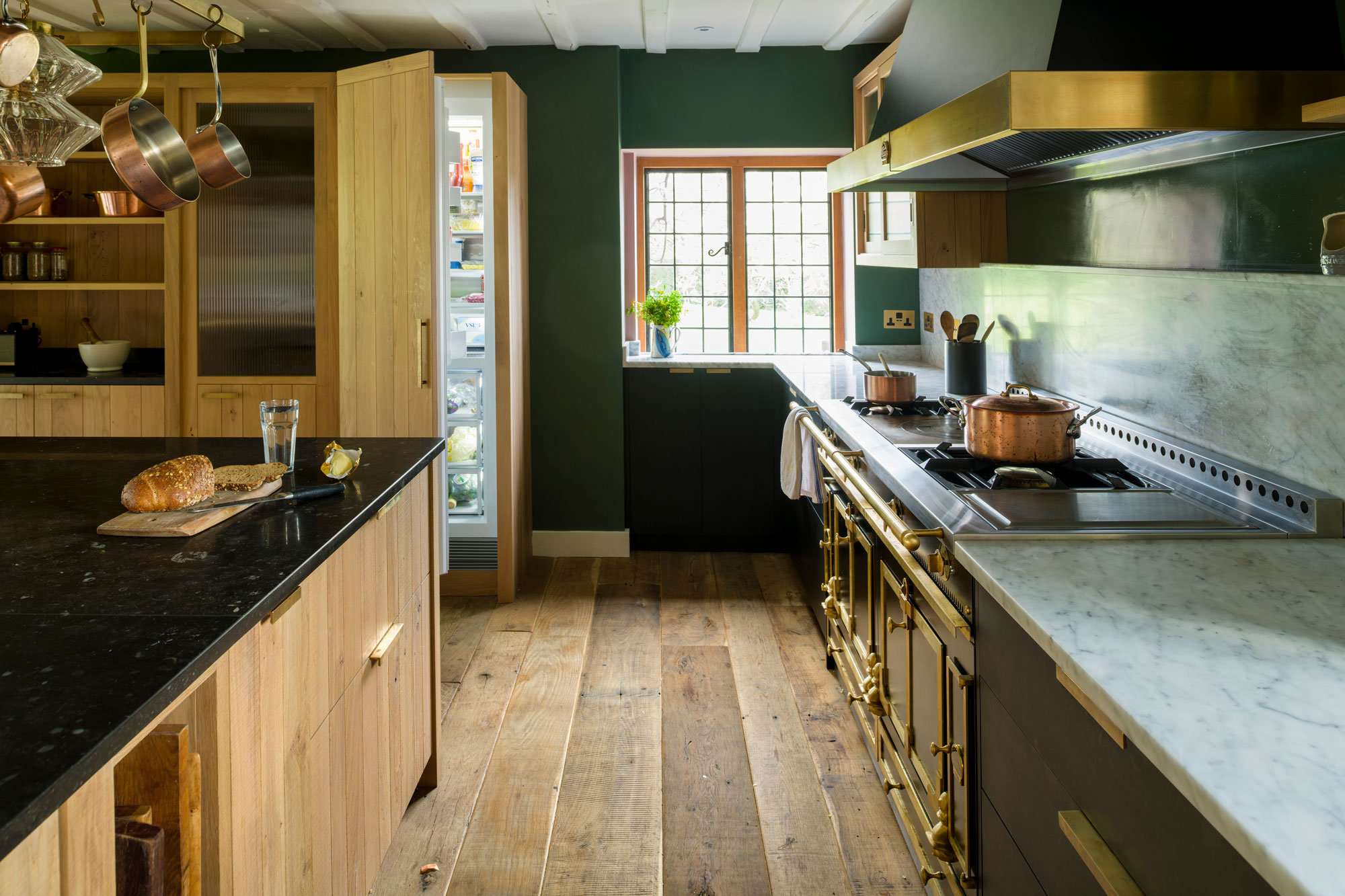 The majestic La Cornue Château range takes centre stage in this luxury kitchen, a true altar to the art of culinary excellence while Carrara marble countertops radiate sophistication.