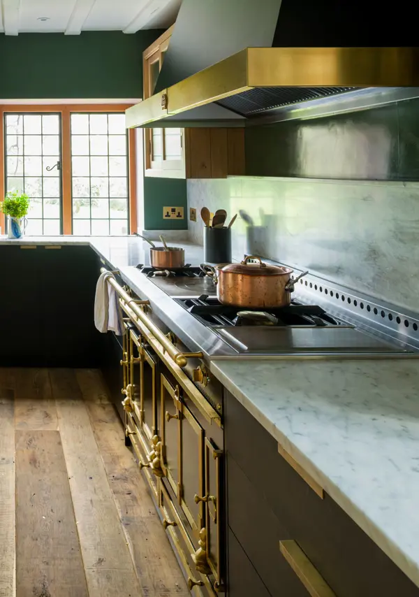 The majestic La Cornue Château range takes centre stage in this luxury kitchen, a true altar to the art of culinary excellence while Carrara marble countertops radiate sophistication.