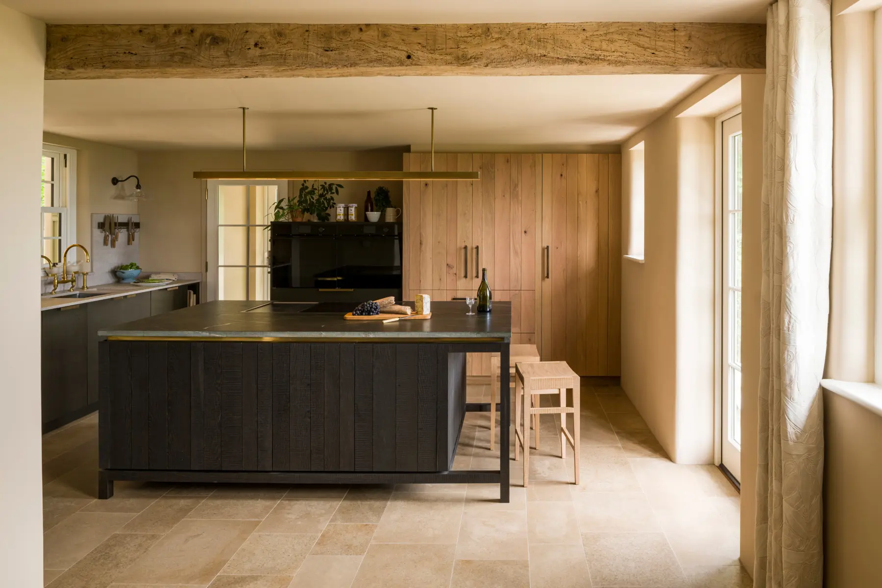 A costal cottage kitchen with band-sawn oak