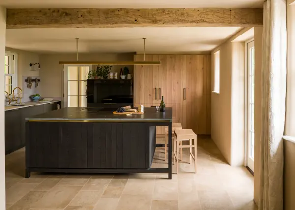 A costal cottage kitchen with band-sawn oak